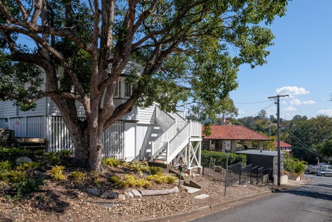 Central Cottage - Schoolies Week Accommodation 0