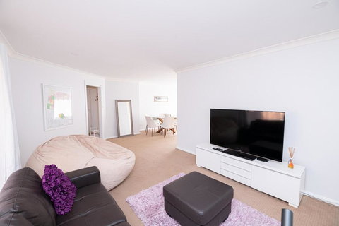 Central March 2 Bed, Walk Everywhere - Schoolies Week Accommodation 0