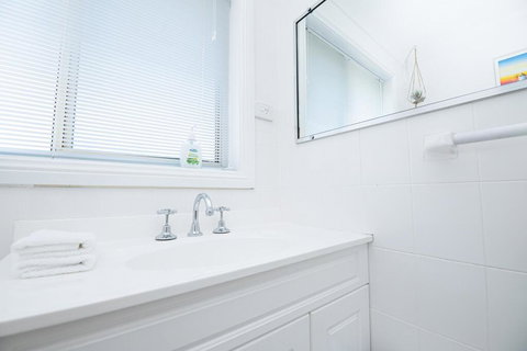 Central March 2 Bed, Walk Everywhere - Schoolies Week Accommodation 1