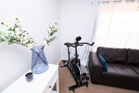 Central March 2 Bed, Walk Everywhere - Schoolies Week Accommodation 3