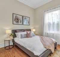 Character Home - Easy Tram to City - Schoolies Week Accommodation
