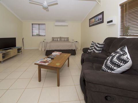 Charleville Bush Cottage - Schoolies Week Accommodation 2