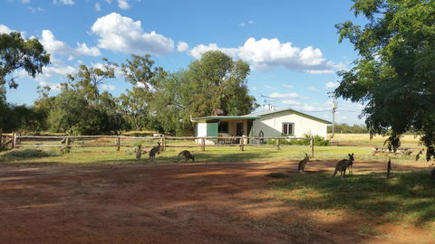 Charleville Bush Cottage - Schoolies Week Accommodation 1