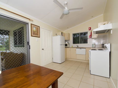 Charleville Bush Cottage - Schoolies Week Accommodation 3