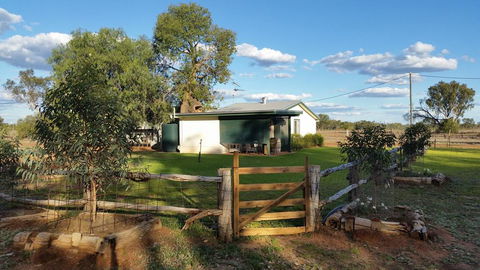 Charleville Bush Cottage - Schoolies Week Accommodation 0