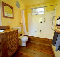 Cherry Plum Cottages - Schoolies Week Accommodation