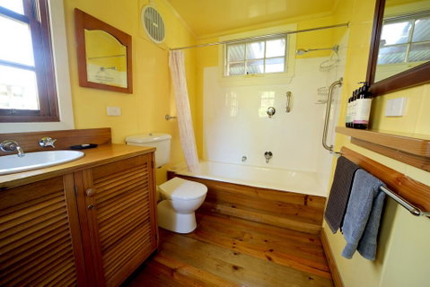 Cherry Plum Cottages - Schoolies Week Accommodation 0