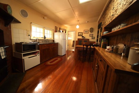 Cherry Plum Cottages - Schoolies Week Accommodation 1