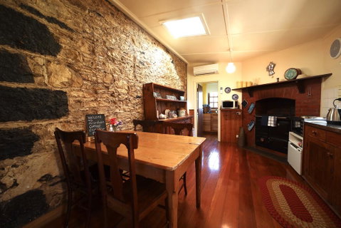 Cherry Plum Cottages - Schoolies Week Accommodation 2