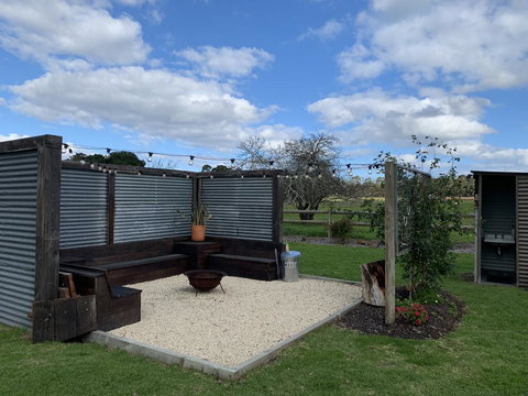 Chesterfarm And Stables - Schoolies Week Accommodation 0