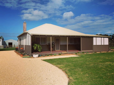 Chesterfarm And Stables - Schoolies Week Accommodation 1