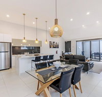 Chimneys On Bank - Schoolies Week Accommodation
