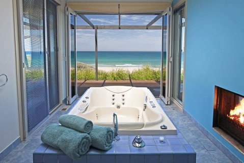Chocolate Gannets - Schoolies Week Accommodation 0