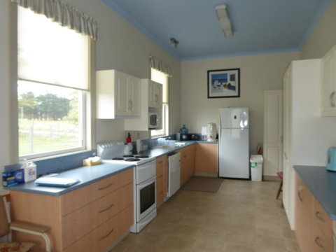 Claremont Farmhouse - Schoolies Week Accommodation 3