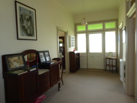 Claremont Farmhouse - Schoolies Week Accommodation 0