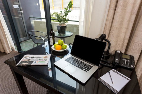 Clarendon Hotel - Schoolies Week Accommodation 2
