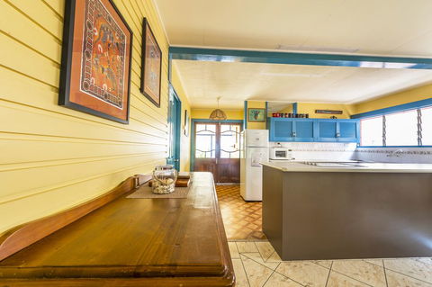 Clifton Beach House - Schoolies Week Accommodation 1
