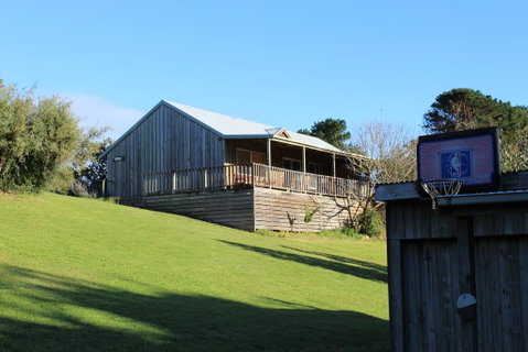 Clifton Beach Lodge - Schoolies Week Accommodation 0