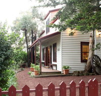 Coach House - Schoolies Week Accommodation