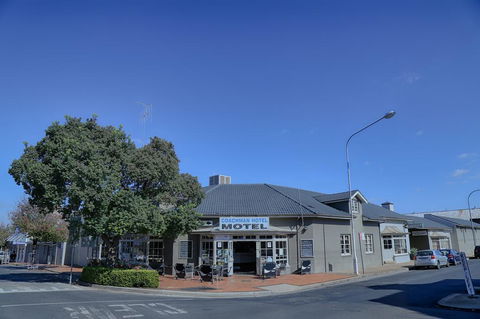 Coachman Hotel Motel - Schoolies Week Accommodation 1