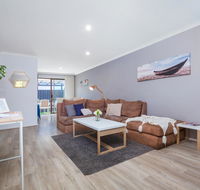 Coastal convenience Walk to the shops  cafes... - Schoolies Week Accommodation