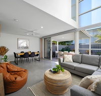 Coastal Living At Wikis - Schoolies Week Accommodation