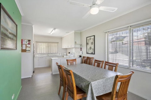 Coffey Court Cottage 2 - Schoolies Week Accommodation 2