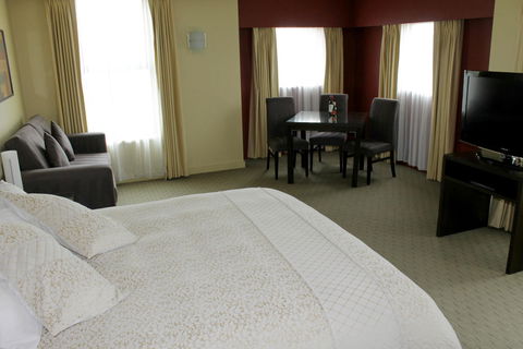 Comfort Inn & Suites City Views - Schoolies Week Accommodation 2