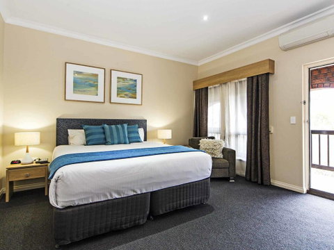 Comfort Inn & Suites Sombrero - Schoolies Week Accommodation 0