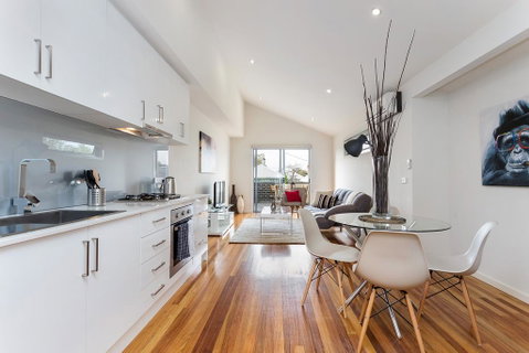 Complete Host Richmond Townhouse Collection - Schoolies Week Accommodation 0