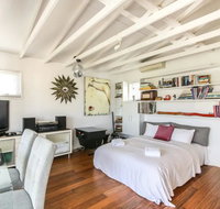 Cool Architect-Designed Studio Close To CBD - Schoolies Week Accommodation