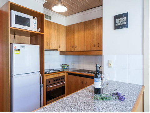 Cora Lynn - Apartment 18 - Schoolies Week Accommodation 3