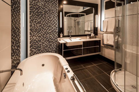 Corinda Contemporary - Schoolies Week Accommodation 3