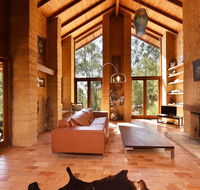 Corymbia Cottage - unique quirky private a guest favourite - Schoolies Week Accommodation