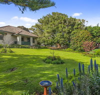 Cosy Californian Bungalow - Schoolies Week Accommodation