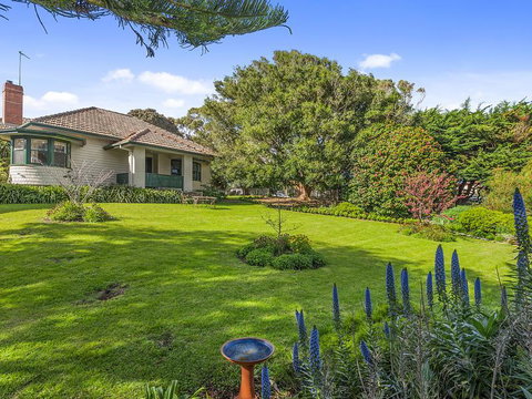 Cosy Californian Bungalow - Schoolies Week Accommodation 0