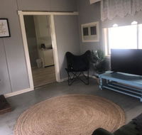 Cosy Country Cottage with AirCon - Schoolies Week Accommodation