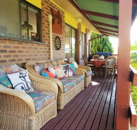 Cottage by the Bay - Schoolies Week Accommodation