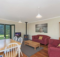 Cottage on James circa1855 - Modern historic - Schoolies Week Accommodation