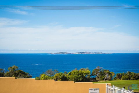 Countess Court Unit - Great Ocean Views - Schoolies Week Accommodation 0
