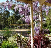 Country Charm Retreat BB - Schoolies Week Accommodation
