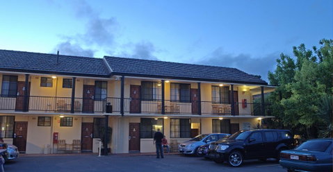 Country Plaza Motel - Schoolies Week Accommodation 1