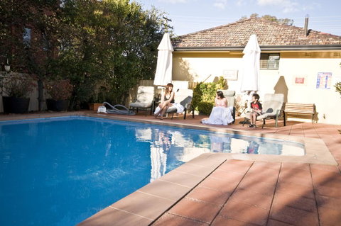 Country Plaza Motel - Schoolies Week Accommodation 0