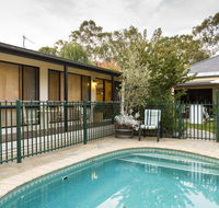 Courtsidecottage Bed and Breakfast - Schoolies Week Accommodation