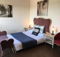 CozyStudioUnit in BeverlyHills Train Accessible - Schoolies Week Accommodation