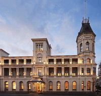 Craig's Royal Hotel - Schoolies Week Accommodation