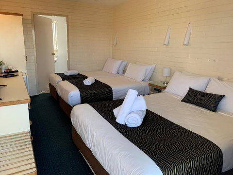 Crest Motor Inn - Schoolies Week Accommodation 2
