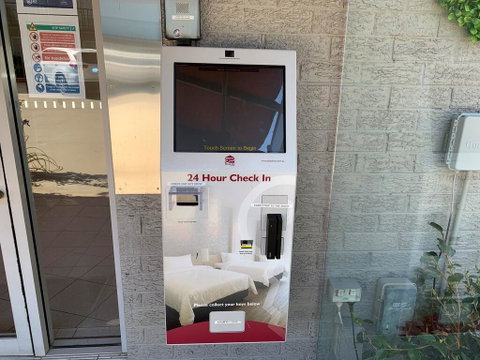 Crest Motor Inn - Schoolies Week Accommodation 1
