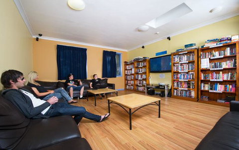 Cronulla Beach Backpackers - Schoolies Week Accommodation 0