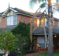 Cutmore Cottages - Highclaire House - Schoolies Week Accommodation